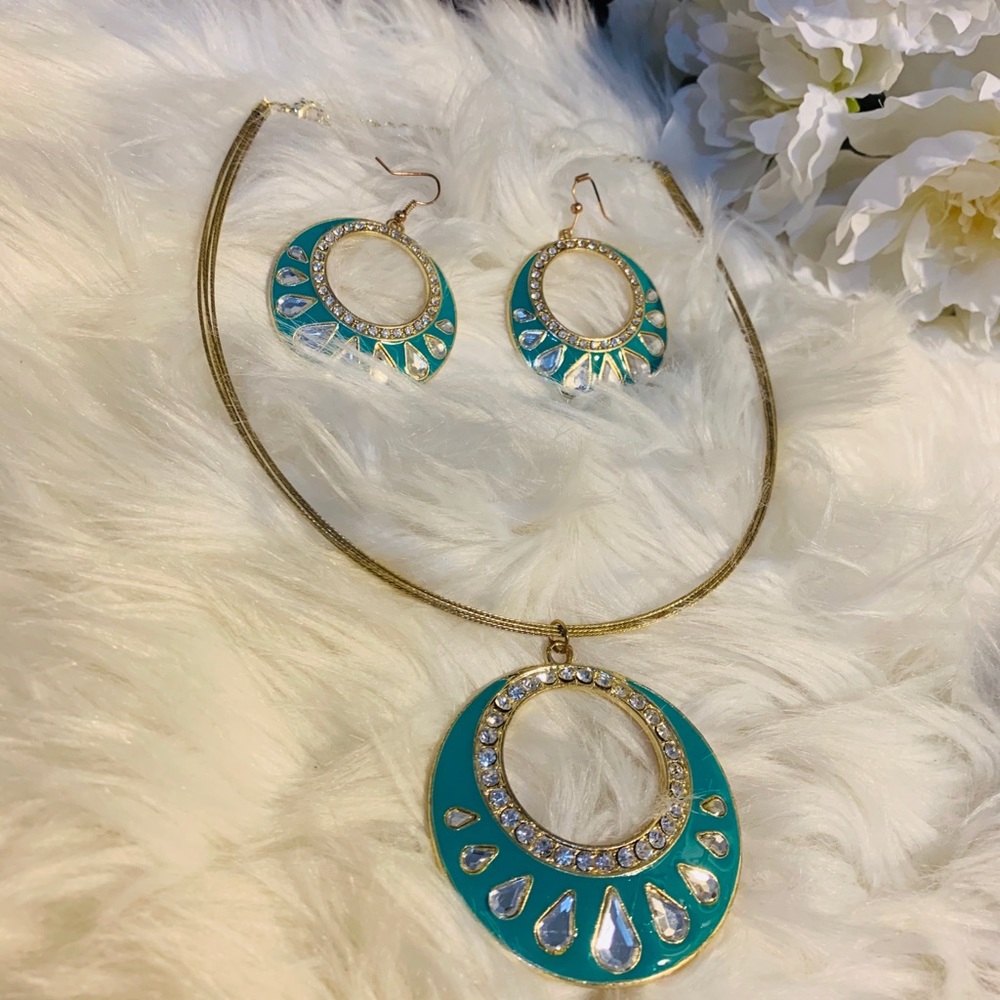 Gorgeous set (necklace & earrings)